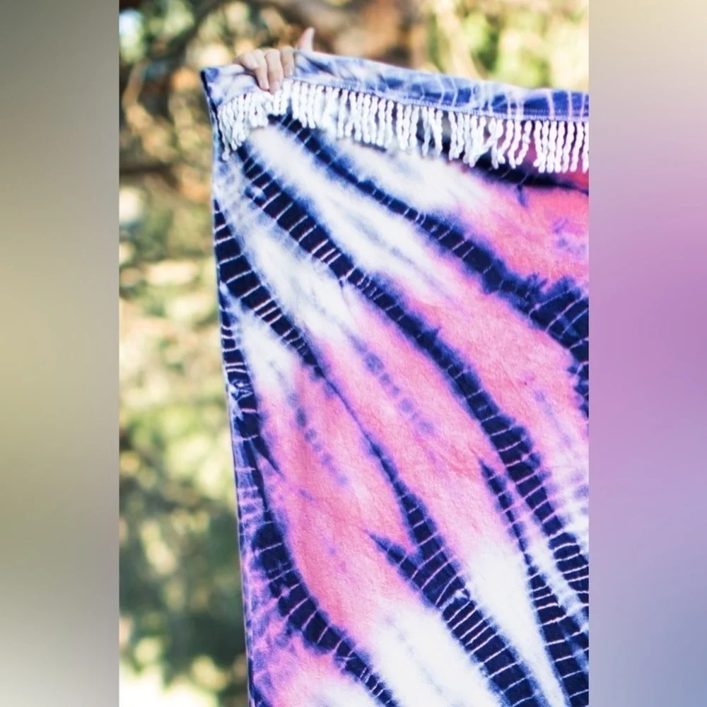 Ruggine Tye-Dye Purple Beach Fringe Soft Towel